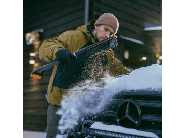 Щетка для снега 85-113см телескоп. со скребком X-series FISKARS