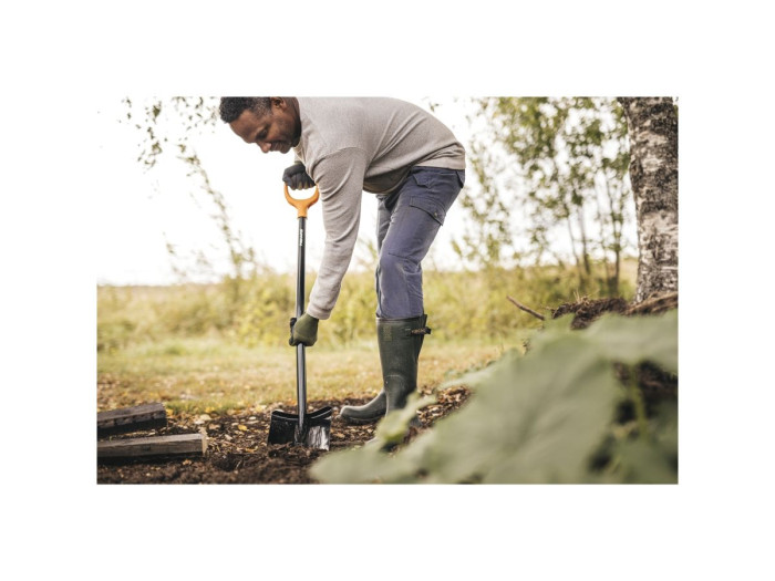 Лопата штыковая с удлиненным лезвием и удлин ручкой FISKARS