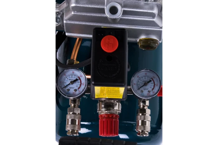 Компрессор 24л поршневой с прямым приводом (1.5кВт, ресивер 24л,8 бар, 180Л/м, 220В) 8200        F-BM20/24