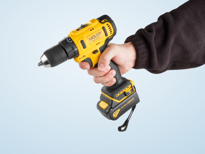 Аккум. дрель-шуруповерт MOLOT MBD 1215 Li в чем.