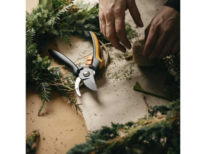 Секатор плоскостной FISKARS Solid P341
