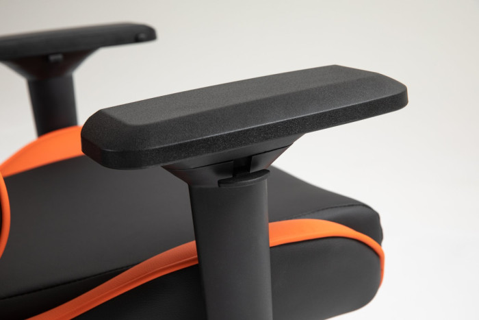 Игровое кресло WINTEK YX-8045-4D, искусств. кожа, газлифт 4 класса 100 мм, 350мм метал. крестовина