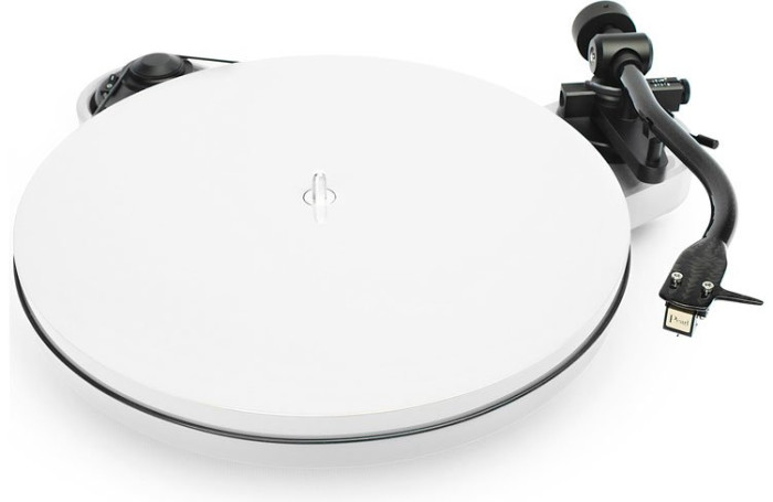 PRO-JECT Проигрыватель пластинок RPM1 Carbon 2M Red БЕЛЫЙ EAN:9120050435407