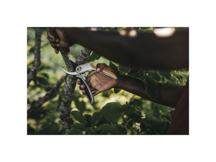 Секатор плоскостной металлический FISKARS Plus P531