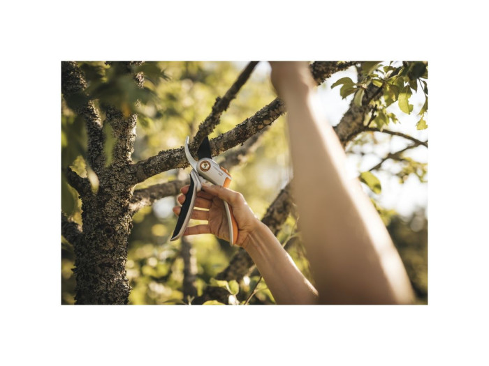 Секатор плоскостной металлический FISKARS Plus P531