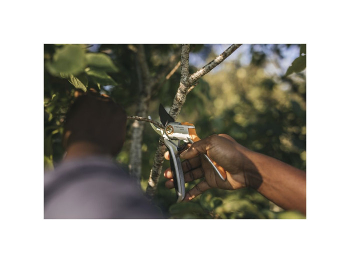 Секатор плоскостной металлический FISKARS Plus P531