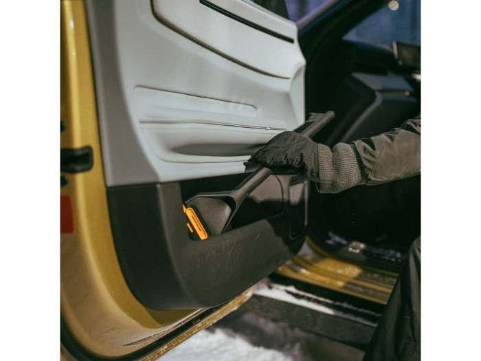 Щетка для снега 47см со скребком Solid FISKARS