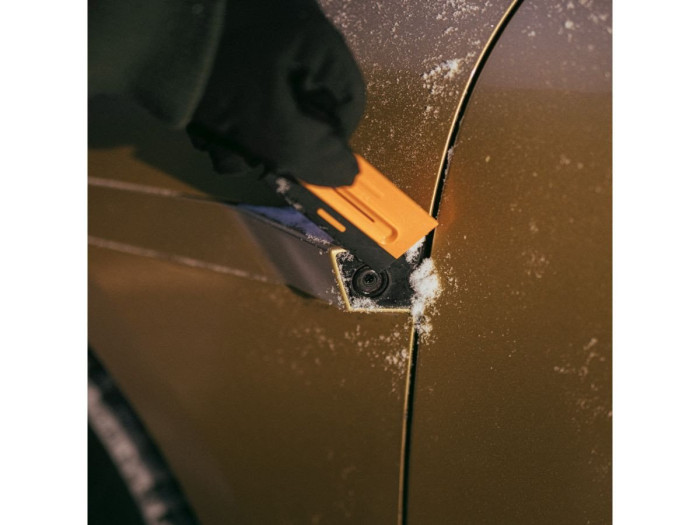 Щетка для снега 47см со скребком Solid FISKARS