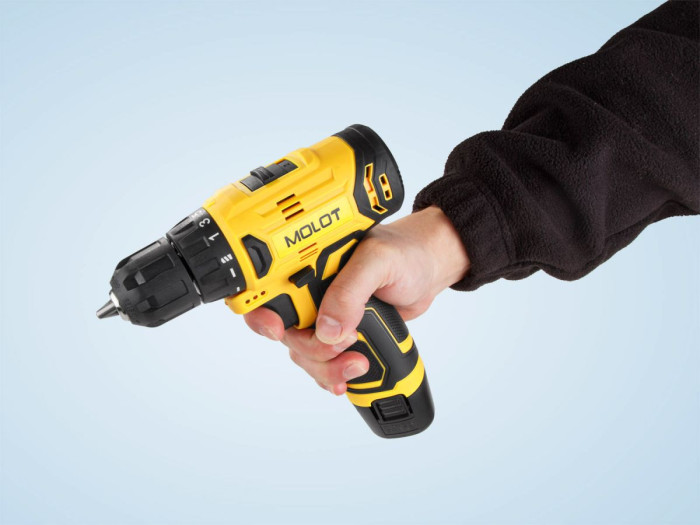 Аккум. дрель-шуруповерт MOLOT MBD 1213 Dli в чем.