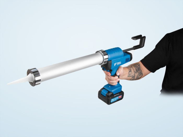 Аккум. пистолет для герметика BULL CG 1860 SET(1х4), сумка, 300/600 мл, 2500 Н, 8,3 мм/с, рег. скор.