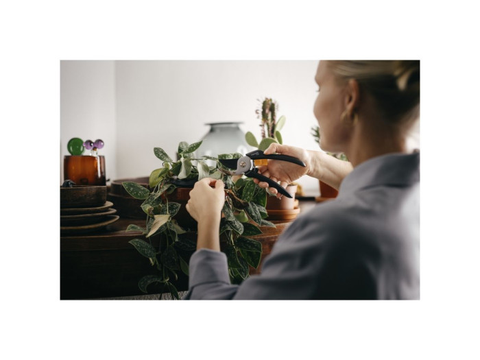 Секатор плоскостной FISKARS Solid P121