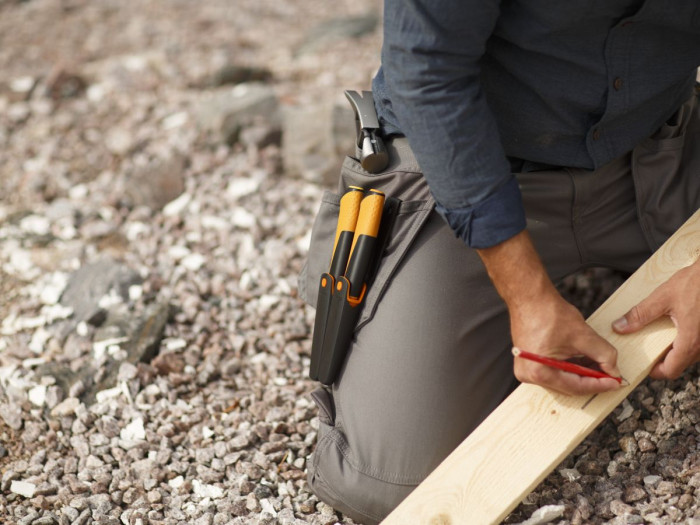 Нож универсальный с точилкой FISKARS