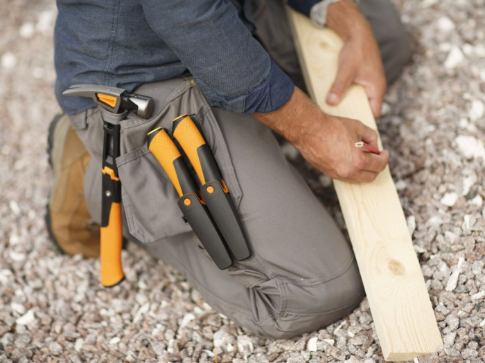 Нож универсальный с точилкой FISKARS