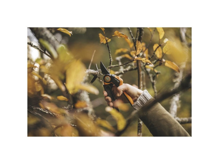 Секатор плоскостной FISKARS Xseries PowerGear L P961