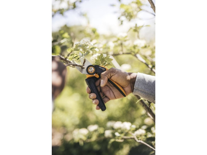 Секатор плоскостной FISKARS Xseries PowerGear L P961