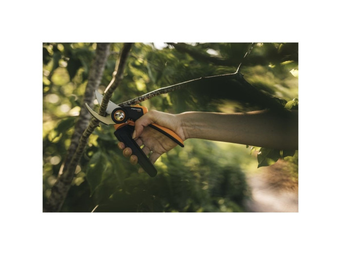 Секатор плоскостной FISKARS Xseries PowerGear L P961