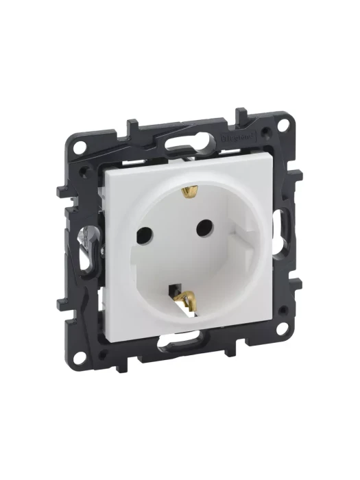 Розетка 2К+З Niloe Step 16А 250 В винт. клеммы Белый