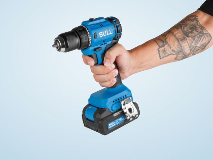 Аккум. дрель-шуруповерт BULL SR 1803 в чем. XLTpro БЕСЩЕТ., 2x2 А*ч, 18 В, 45 Н*м, БЗП 10 мм